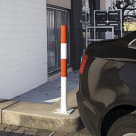 Traffic-Line Self-Righting Barrier Posts